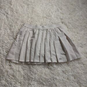 ALO Yoga Women's Light white Pleated Mini Skirt
